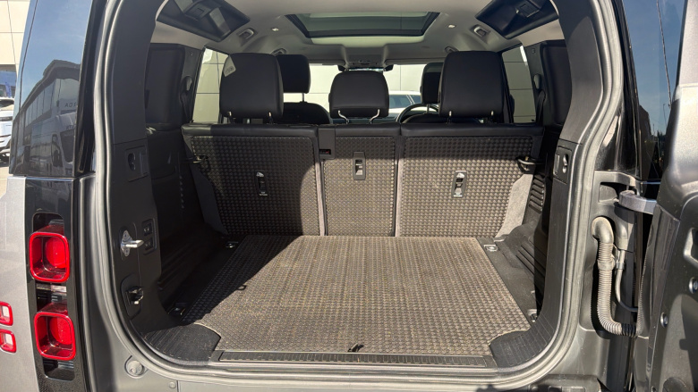 Land Rover Defender 2.0 D240 SE 110 5dr Auto Diesel Estate